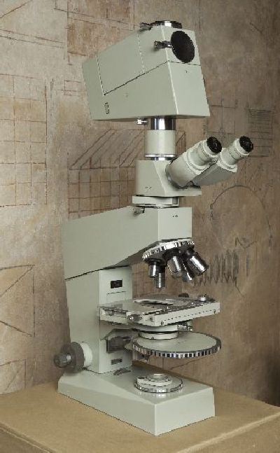 Mikroskop z aparatem fotograficznym